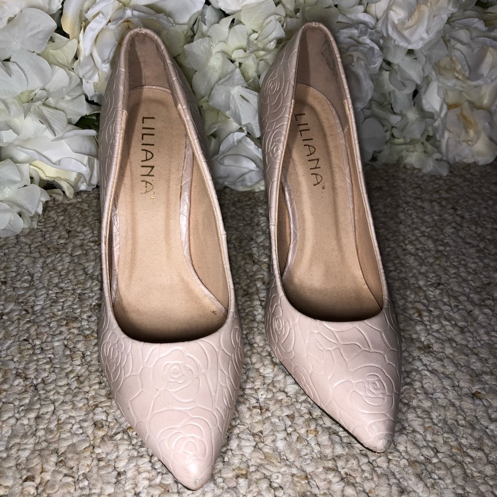 Nude rose texted pointed toe heel
